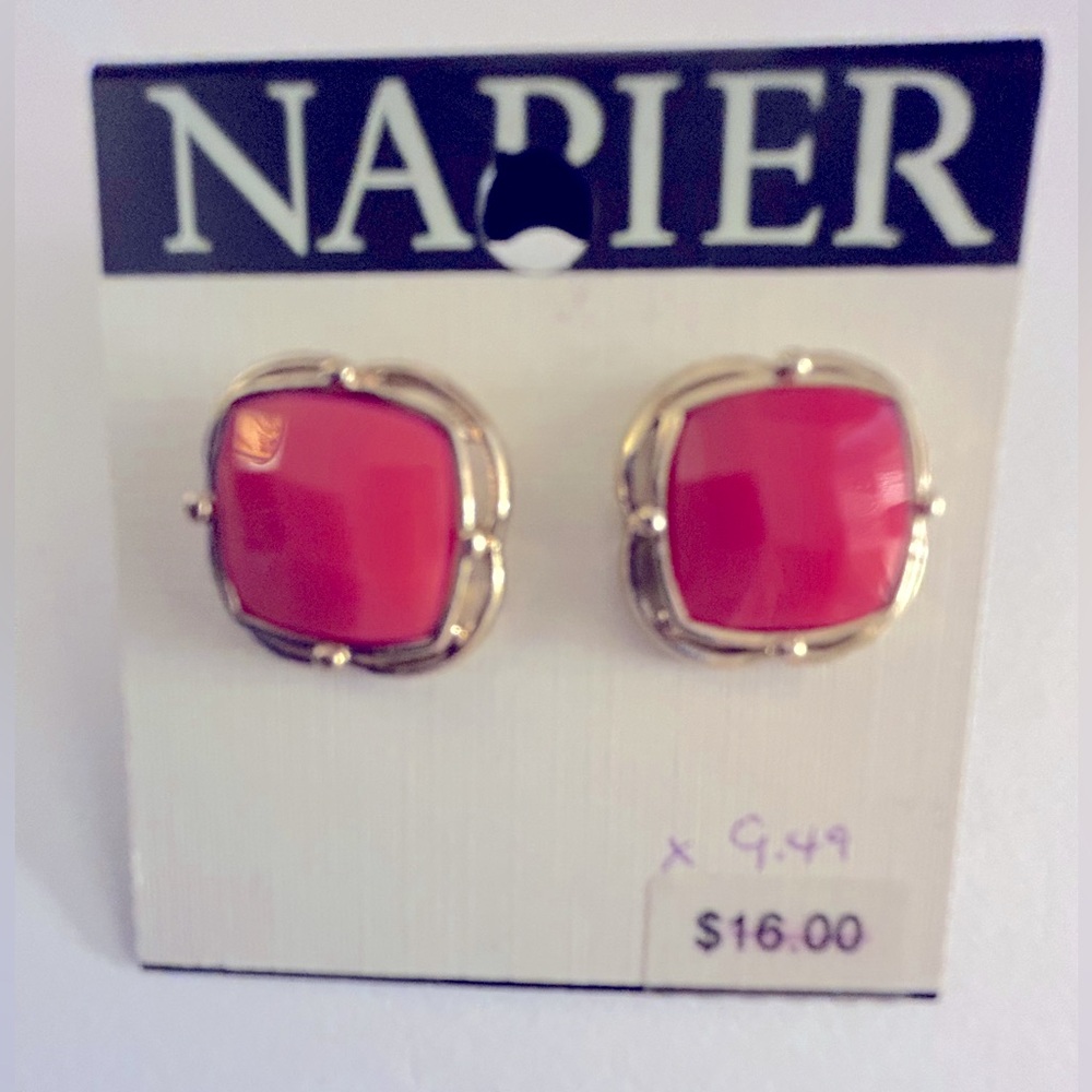 💰FREE add 1 to bundle NWT earrings Napier faux faceted Coral tone post pierced